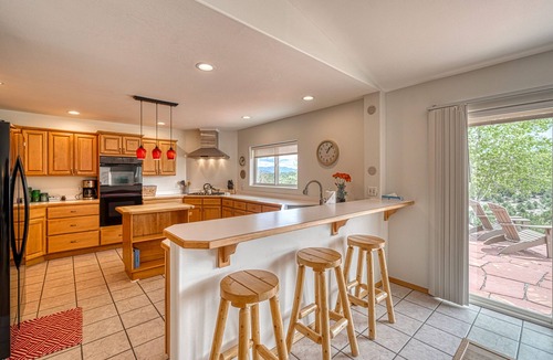 Nathrop House | Beautiful Home with Breathtaking Views!
