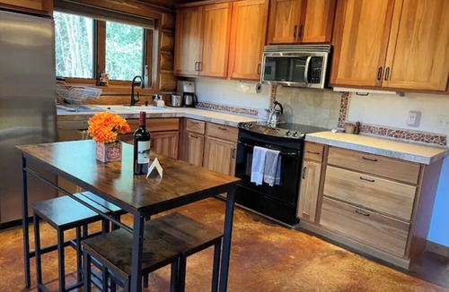 Fairplay Cabin | Beautiful Log Cabin- 26Mi Breck & Ski - Hot Tub- Pet-Friendly