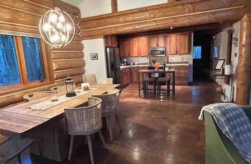 Fairplay Cabin | Beautiful Log Cabin- 26Mi Breck & Ski - Hot Tub- Pet-Friendly