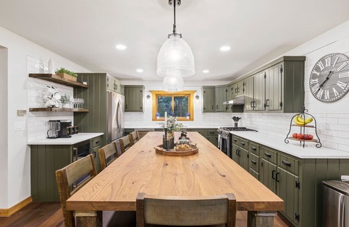 Evergreen Cabin | Beautiful, luxurious Evergreen cabin nestled in the mountains w/great views!