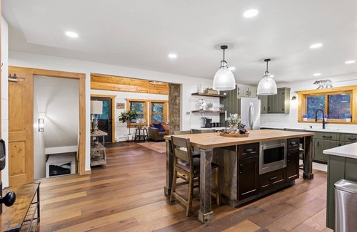 Evergreen Cabin | Beautiful, luxurious Evergreen cabin nestled in the mountains w/great views!