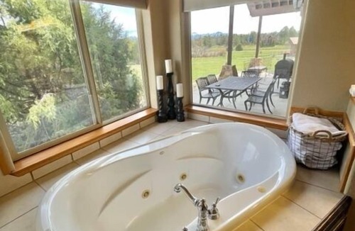 Timber Ridge Ranch House | Beautiful Luxury Home with Mountain Views. Close to Hot Springs and Wolf Creek Ski Area.