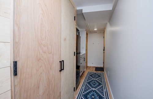 Speer Apartment | Beautiful Modern Apartment in Central Denver