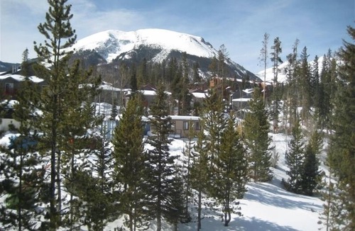 Wildernest House | Beautiful Modern Townhome! Stunning Mountain Views! Best Clubhouse!