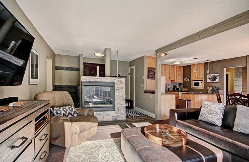 East Village at Copper Condo | Beautiful Mountain Condo 1 Minute to Lift, Hot Tub AN210