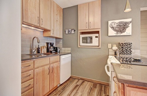 East Village at Copper Condo | Beautiful Mountain Condo 1 Minute to Lift, Hot Tub AN210