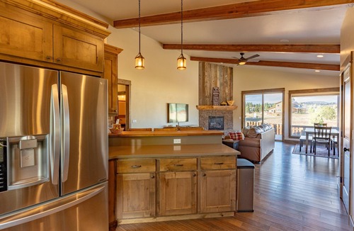 Lake Hatcher Park House | Beautiful New Home | Mountain Views, Fenced Yard