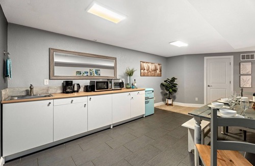 Martinez Park Apartment | Beautiful Old Town Apartment with Hot Tub & Bikes