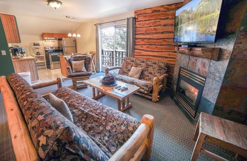 Estes Park Condo | Beautiful river and mountain views prevail from this 3-bedroom, 2-bath condo.