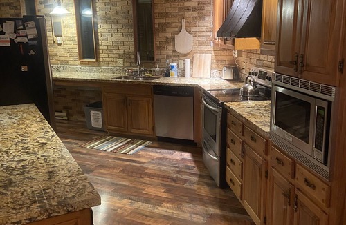 Dallas Meadows House | Beautiful riverfront home with BIG views