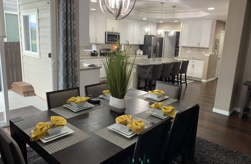 Cimarron Hills House | Beautiful Spacious Contemporary Craftsman Style Home