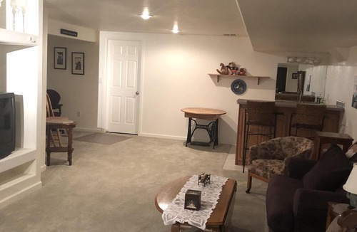 Sunnyheights House | Beautiful Spacious 3 bedroom, 3 bath full furnished Home