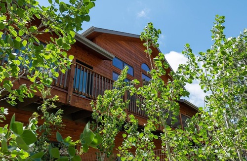 Aspen Brook House | Beautiful, Spacious, & Clean Family Home! Close to Rocky Mtn N.P., and YMCA