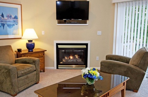 Bellaire Apartment | Beautiful studio unit at resort, sleeps 4