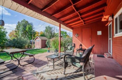Ruby Hill House | Beautiful Sunlight Bungalow
