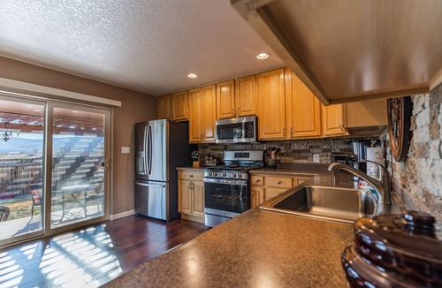 Canon City House | Beautiful Warm and Spacious Home, 3bed/2 full bath