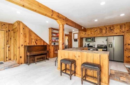 Trimble House | Beautiful yard, near hot springs/trails, dogs welc