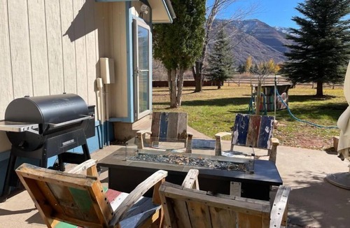 Trimble House | Beautiful yard, near hot springs/trails, dogs welc