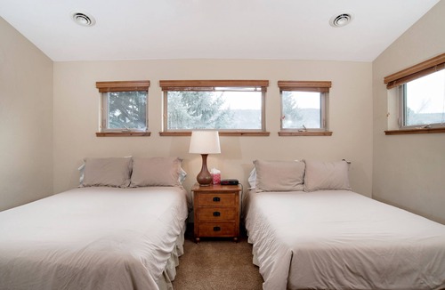 Carbondale House | Beautifully Appointed 5 Bedroom Custom Home, Includes 2 Fly Fishing Badges!