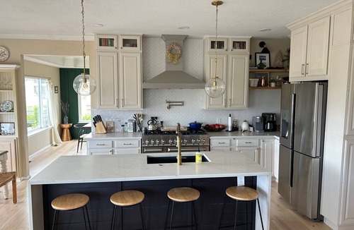 Gleneagle House | Beautifully renovated 4 bedroom house 2 minutes from AFA North Gate