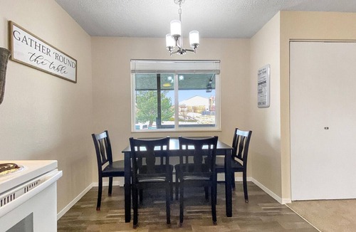 Rockrimmon Condo | Beauty in the Springs"Entire Condo Great Location