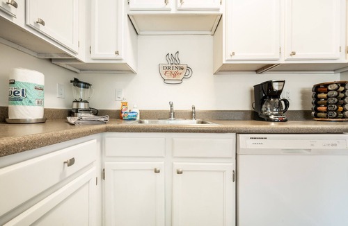 Rockrimmon Condo | Beauty in the Springs"Entire Condo Great Location