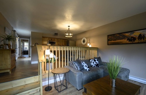 Crystal Lake Hotel | Beaver Meadows Resort Ranch