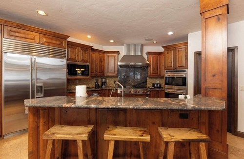 Copper Mountain House | Bee Line Escape: Ski-in/out, Golf, Private Hot Tub, Elevator, Sauna