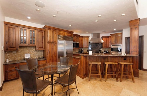 Copper Mountain House | Bee Line Escape: Ski-in/out, Golf, Private Hot Tub, Elevator, Sauna
