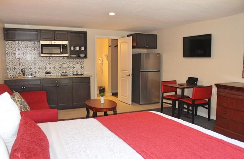 Alamosa Apartment | Bell Main Studios 205