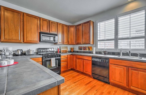 Belmar House | 'Belmar Rowhome' - Walkable & Close to Denver!