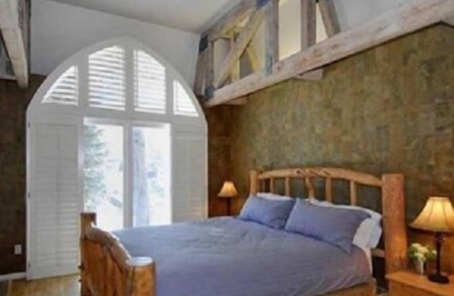 Weisshorn House | BEST LOCATION IN TOWN! JUST OFF MAIN STREET - WALK TO GONDOLA AND RESTAURANTS!