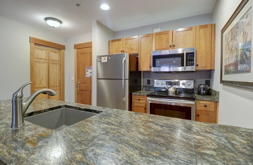 Copper Mountain Village Condo | Best Location On The Mountain, Amazing View, Outdoor Hot tub! CO204