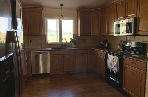 Ken Caryl Ranch North Plains House | Best of CO outdoor adventures! Private room for travel nurses/remote workers
