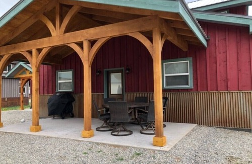 Silverton House | Best view of Kendall Mountain! Easy & ample truck and trailer parking!