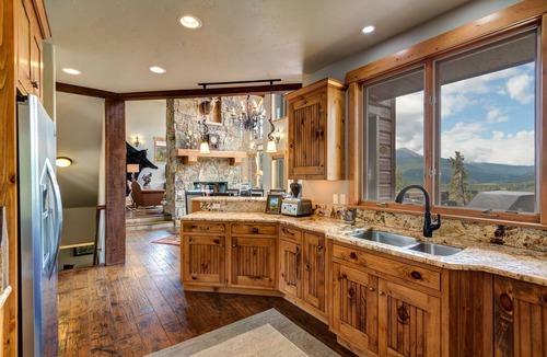 Baldy Mountain House | Best views in Breck! 5bed/6bth/shuttle/close to hiking trails & downtown
