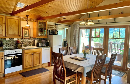 Estes Park House | Best Views-Next to RMNP-Pool-Hot Tub-Fireplace-Coaster Passes-King Bed-A/C-BBQ