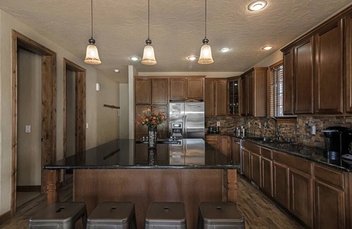 Fraser House | Big 3 Story Home, Shuttle, Hot Tub, Close!