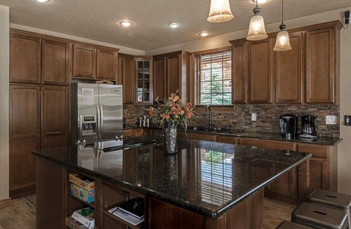 Fraser House | Big 3 Story Home, Shuttle, Hot Tub, Close!