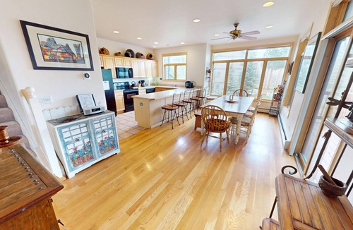 Frisco House | Big End Unit, Deck! Near Lake Trail. Walk/Drive to Dining, Shops, Events
