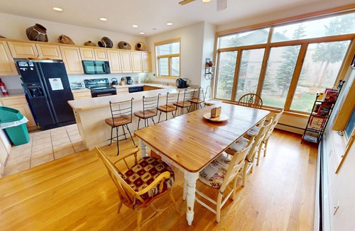 Frisco House | Big End Unit, Deck! Near Lake Trail. Walk/Drive to Dining, Shops, Events