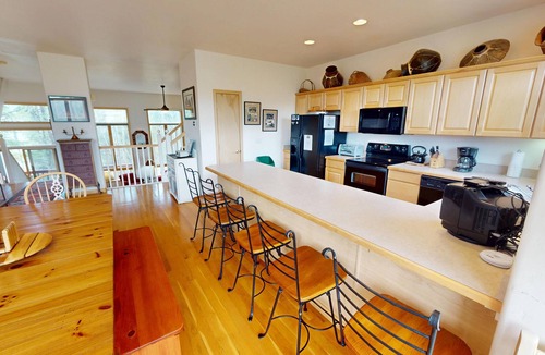 Frisco House | Big End Unit, Deck! Near Lake Trail. Walk/Drive to Dining, Shops, Events
