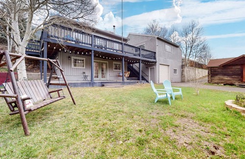 Downieville-Lawson-Dumont House | BIG FAMILY/Friends Mountains house/Hot Tub 24 hrs/Near I-70/River View/RAFTING.