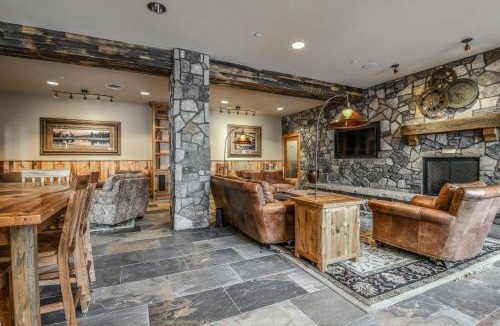 River Run House | Black Bear 8052 by SummitCove Lodging