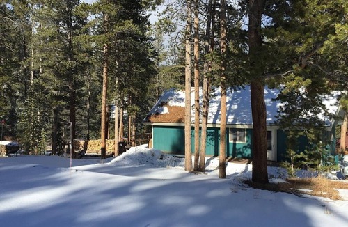 Coyne Placer Valley House | Black Bear Crossing: Pet-Friendly Bliss with a Touch of Retro Nostalgia