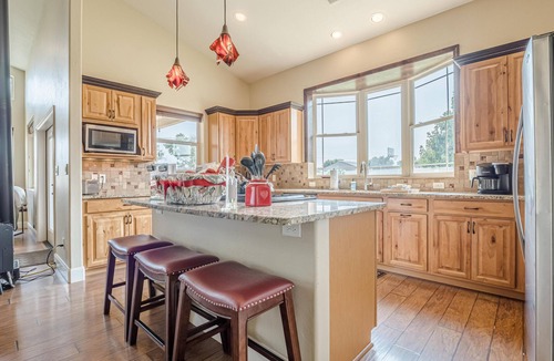 Fruita House | Black Bear II: Fire Pit, Bikes & King Suites
