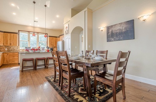 Fruita House | Black Bear IV: Spacious, Stylish & Dog-Friendly
