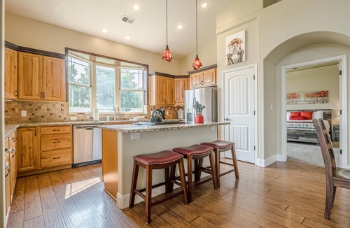 Fruita House | Black Bear IV: Spacious, Stylish & Dog-Friendly