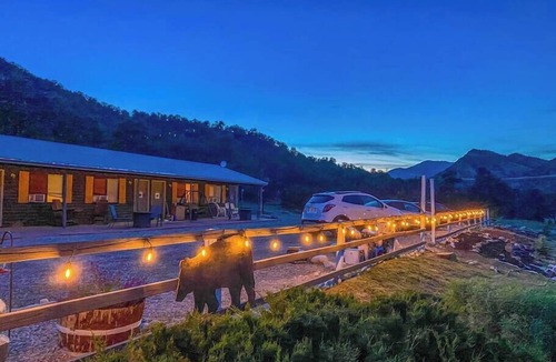 Howard House | Black Bear Lodge 3 Su