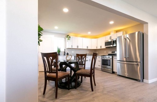 Allendale Area House | Black Brick Retreat/2 full kitchens, 3 full baths